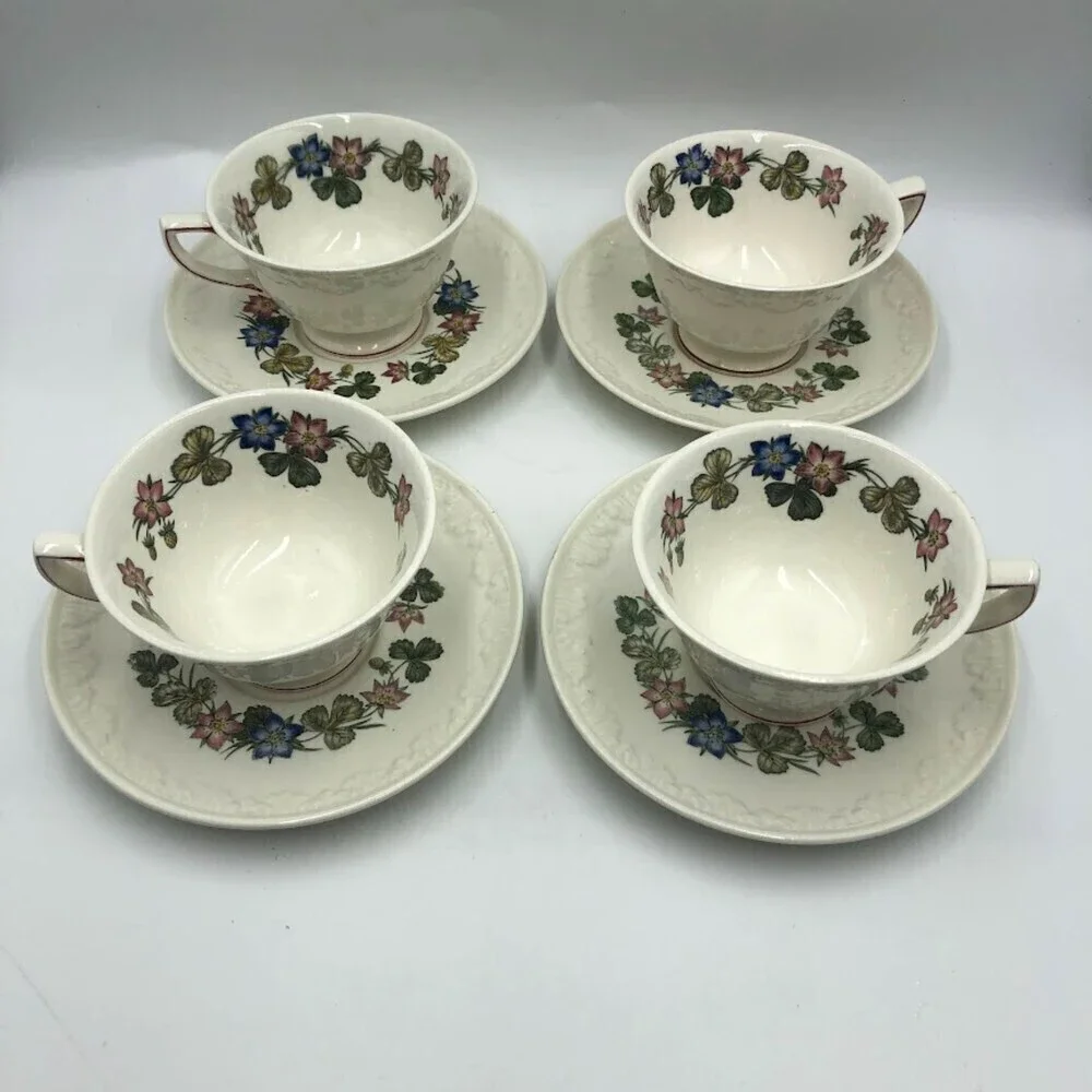 Vintage Pembroke Set of 4 Tea Cups and Saucers Wedgwood Corinthian USA England